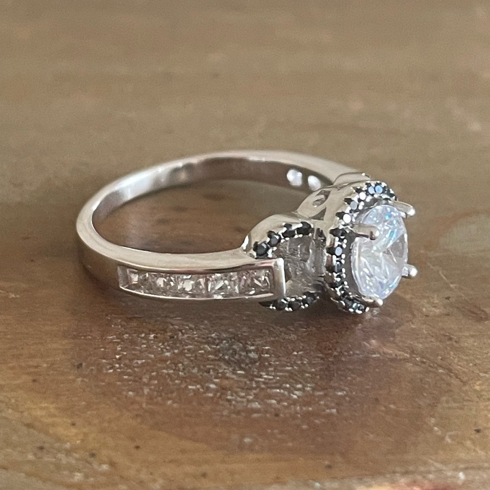 NWOT Elegant Sterling Silver and Black / Clear Cz Ring
